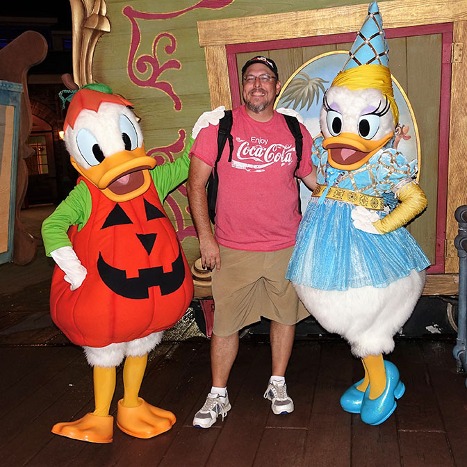 donald-duck-and-daisy-duck-at-mickeys-not-so-scary-halloween-party-with-kennythepirate