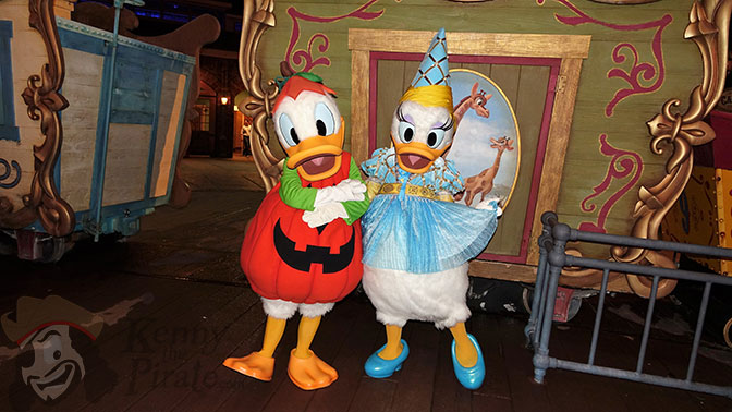 donald-duck-and-daisy-duck-at-mickeys-not-so-scary-halloween-party
