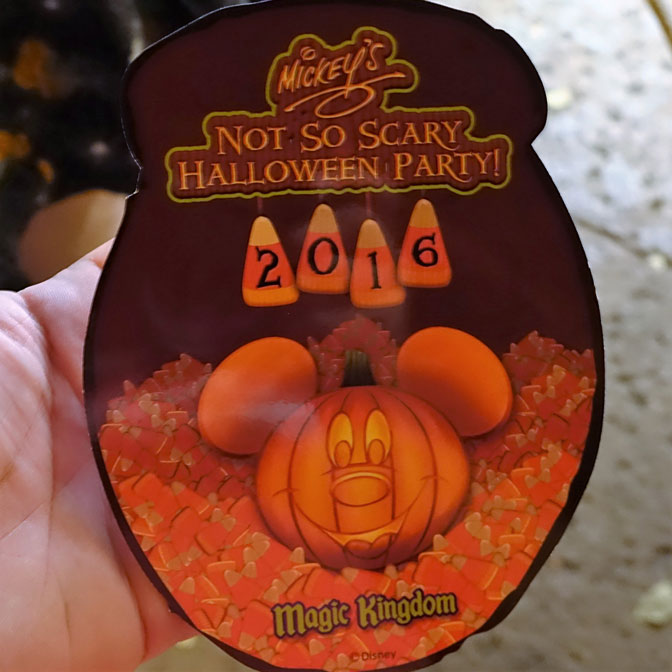 eeyore-piglet-tigger-and-winnie-the-pooh-at-mickeys-not-so-scary-halloween-party-autograph-card-front
