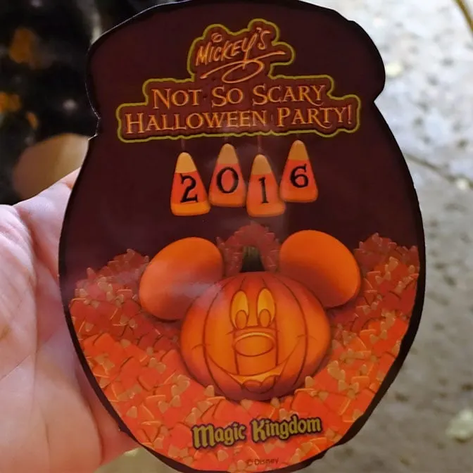 eeyore-piglet-tigger-and-winnie-the-pooh-at-mickeys-not-so-scary-halloween-party-autograph-card-front