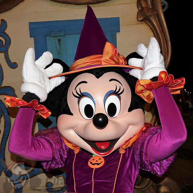 minnie-mouse-at-mickeys-not-so-scary-halloween-party