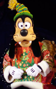 Goofy at Mickey's Very Merry Christmas Party 2016