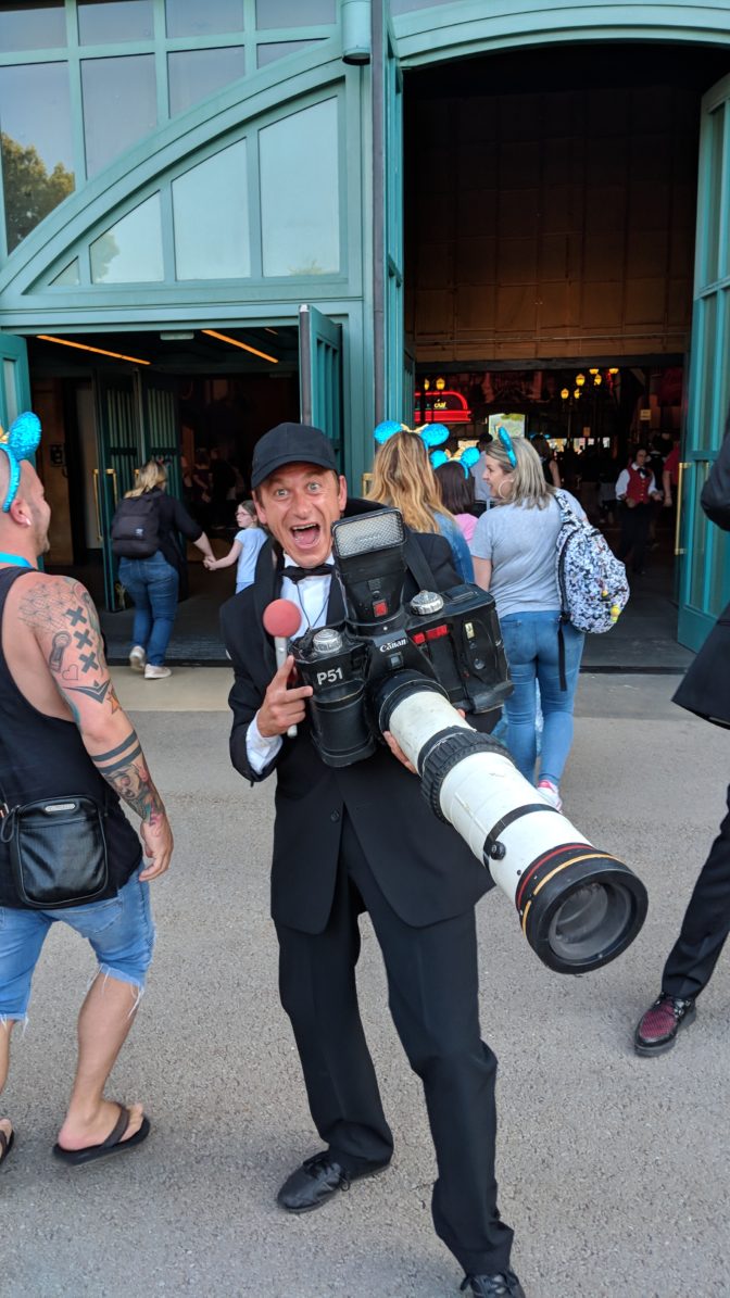 Photographer-guy-at-Fandaze-in-Disneyland-Paris-2018.jpg