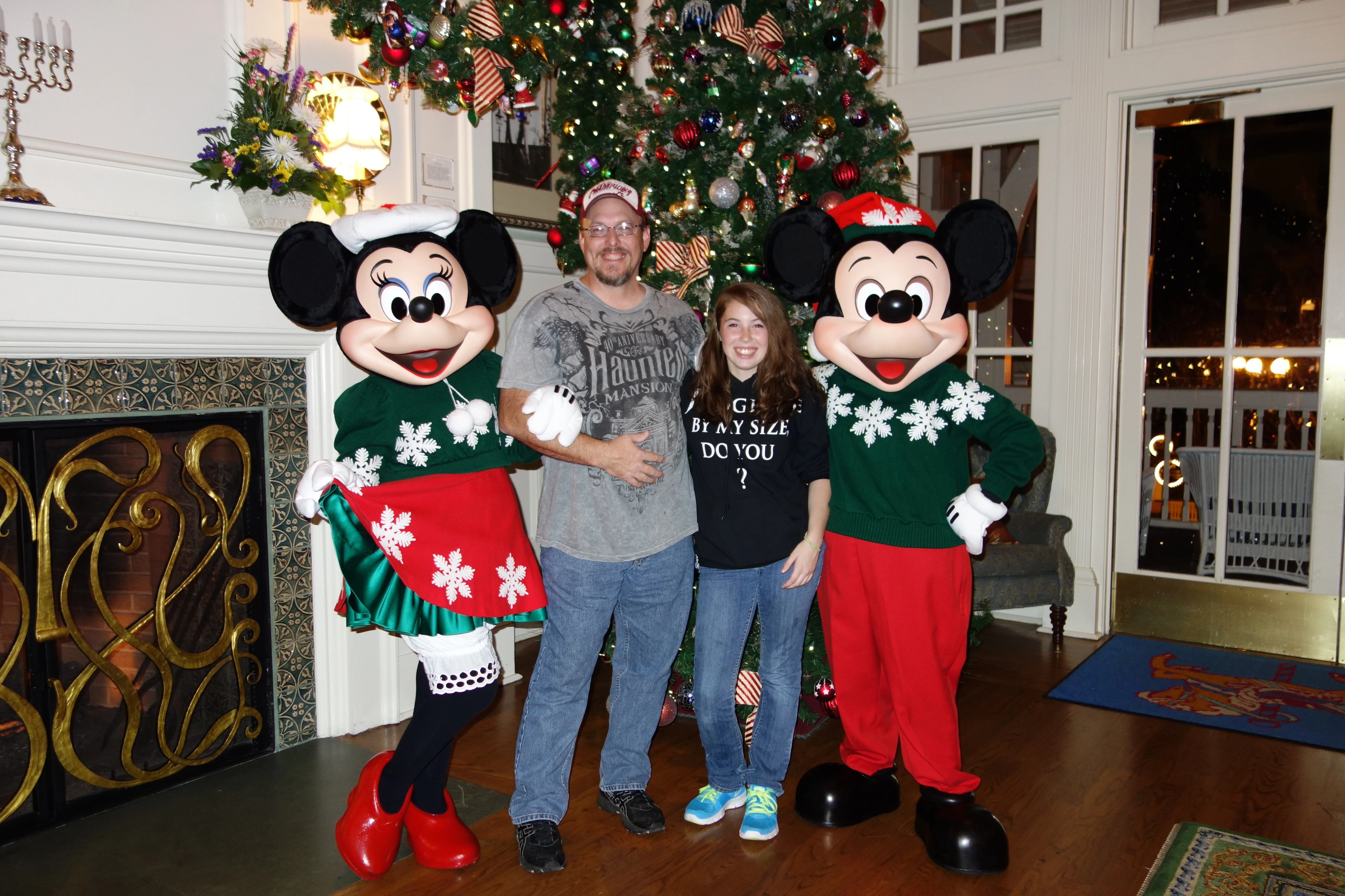 Mickey and Minniexmas boardwalk (4)