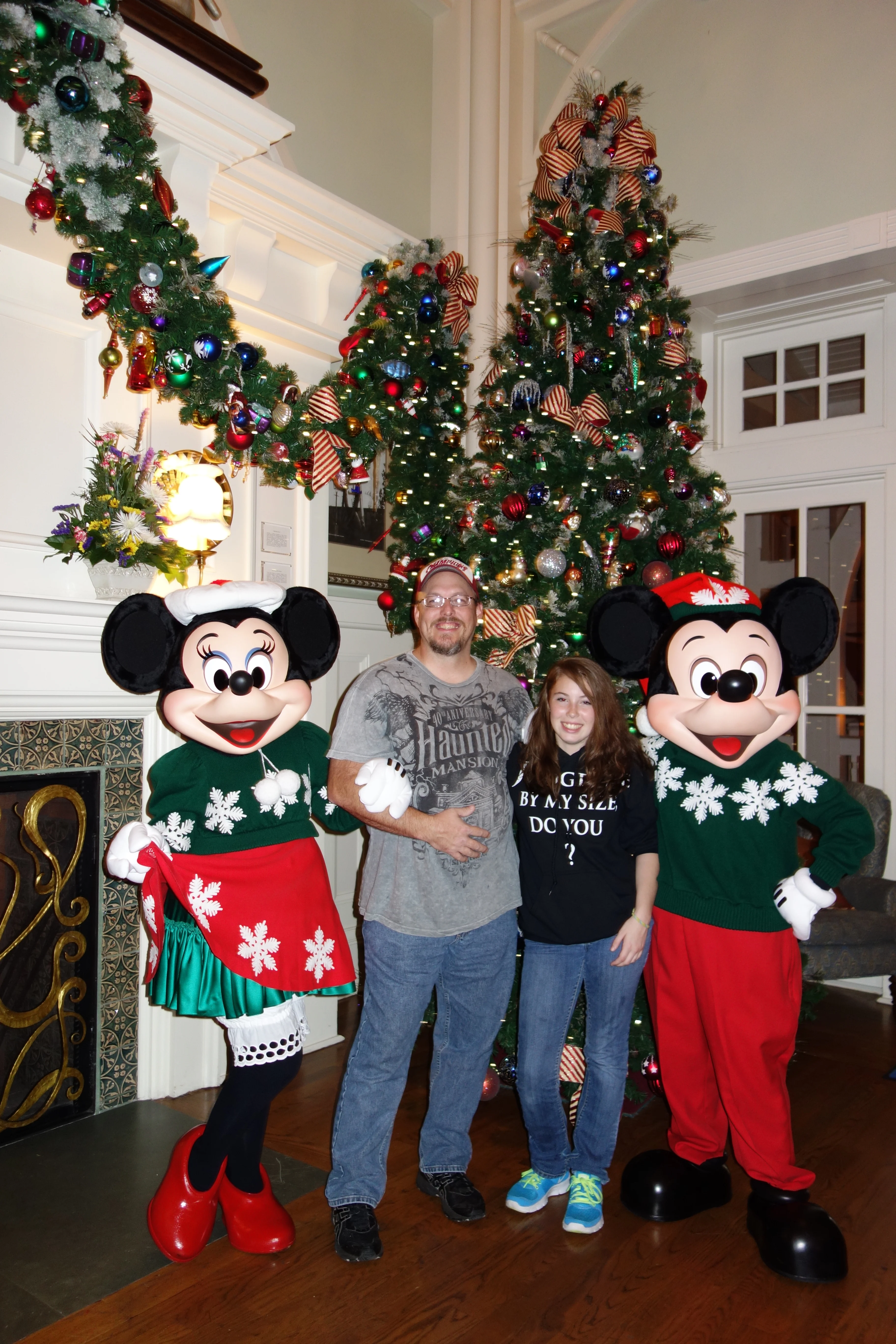 Mickey and Minniexmas boardwalk (5)