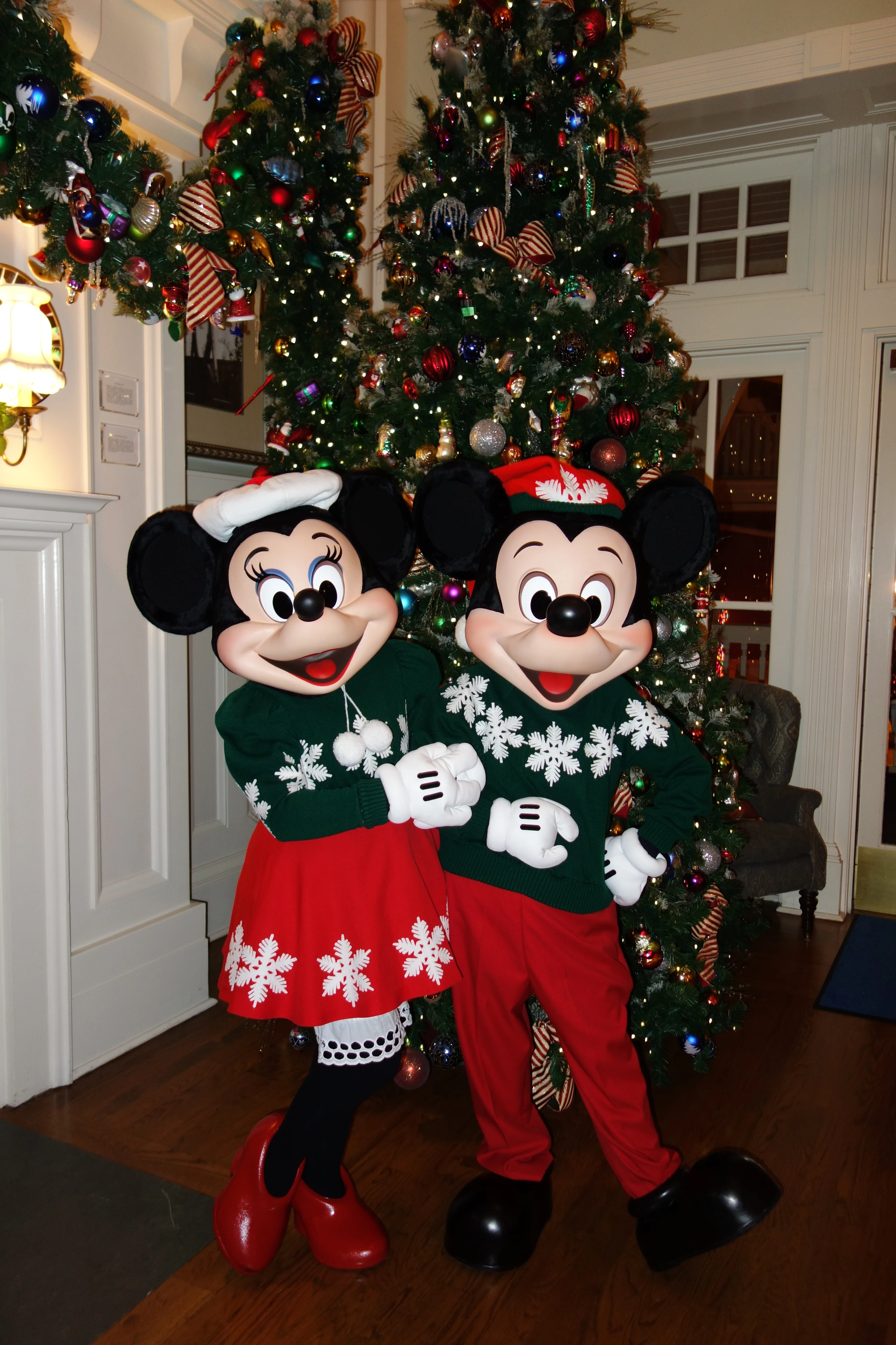Mickey and Minniexmas boardwalk (6)