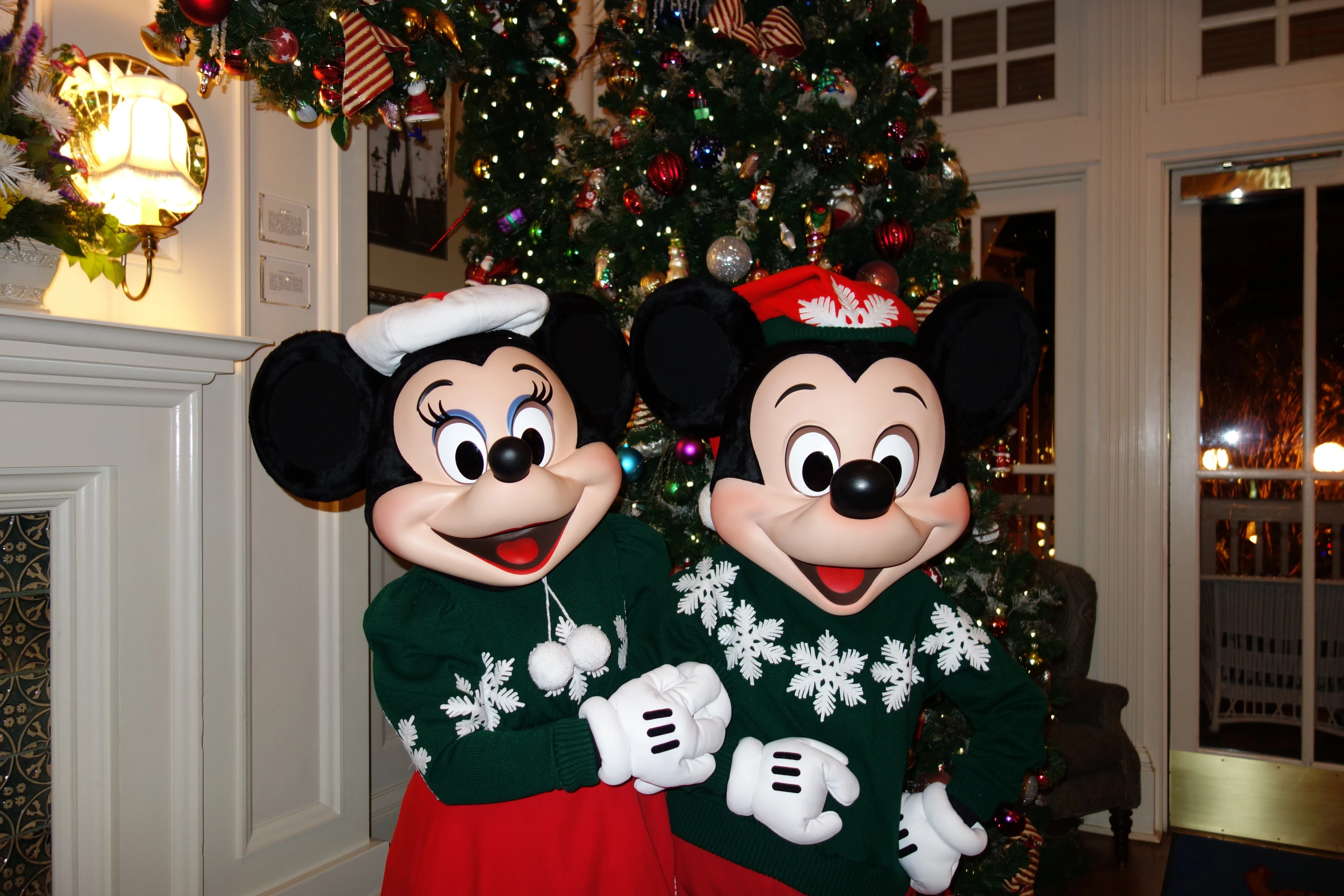 Mickey and Minniexmas boardwalk (7)