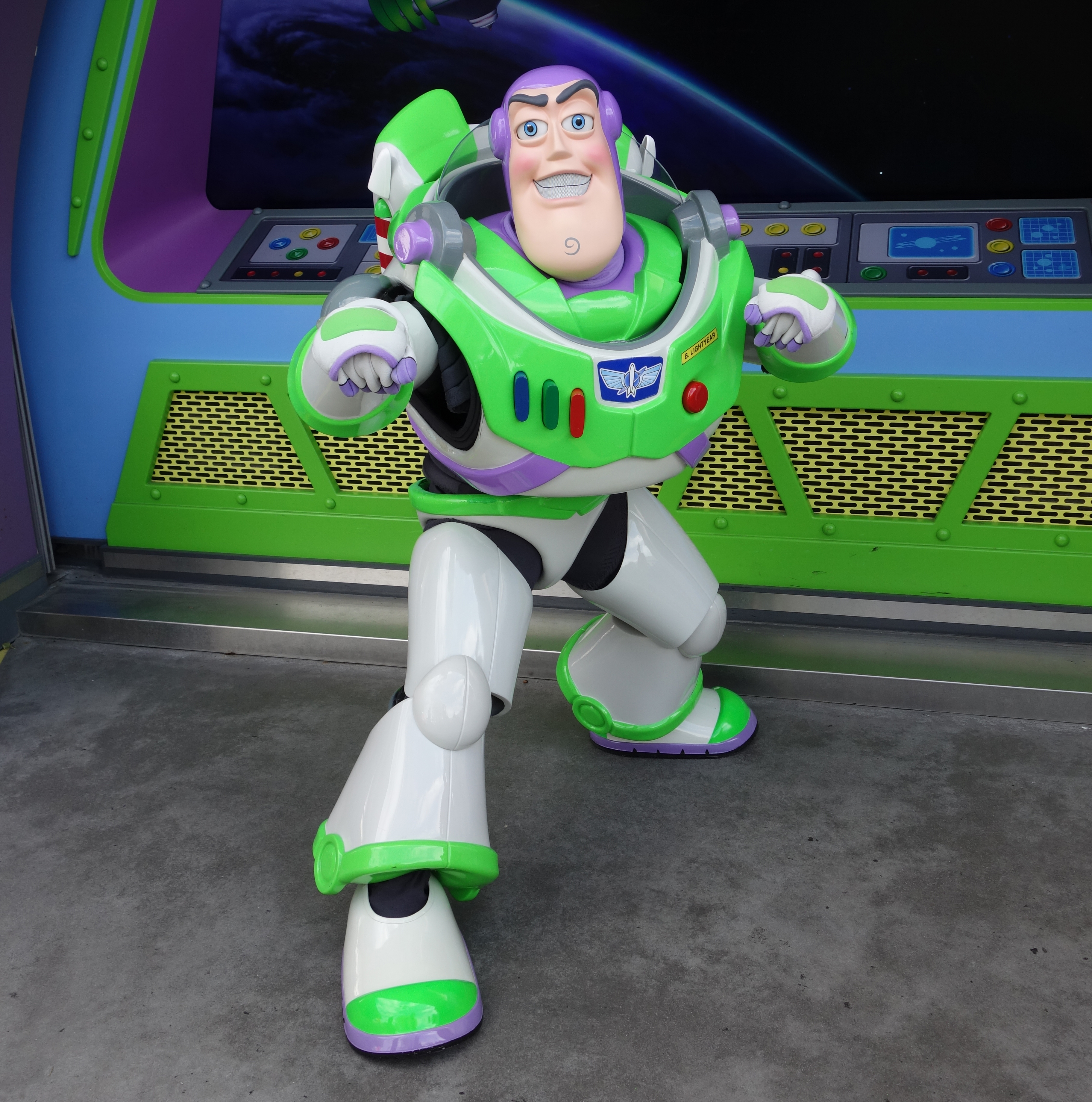 Buzz Lightyear at Tomorrowland in Magic Kingdom - KennythePirate.com