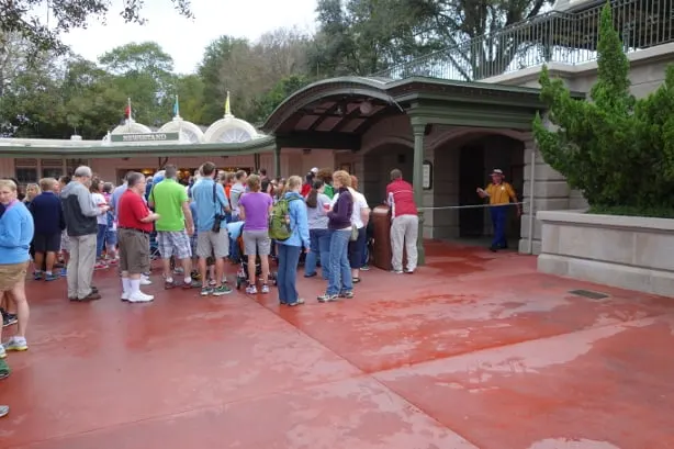 See the giant area with NO people on the right? That's where I strolled up to.