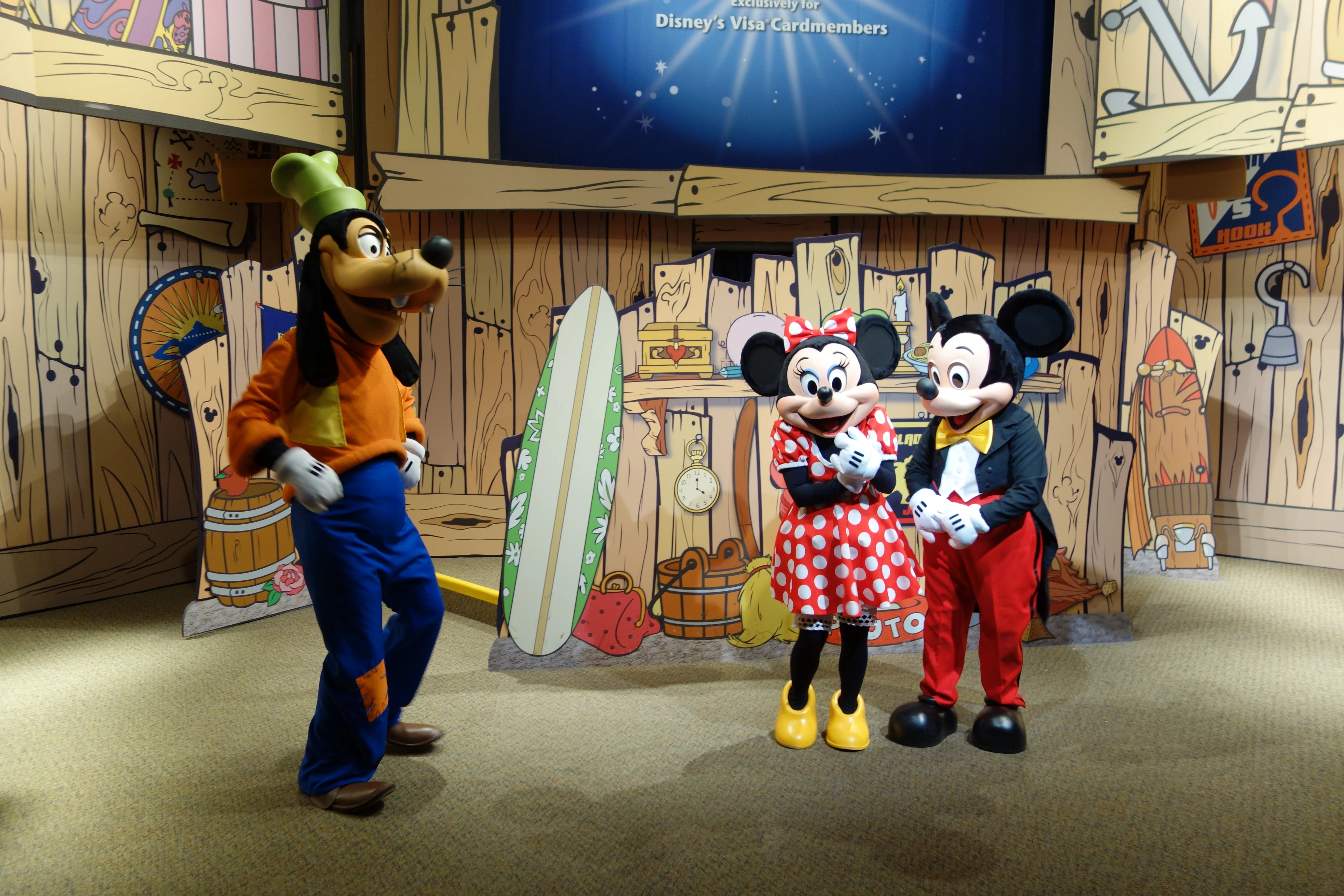 Epcot Visa Character Meet Mickey Minnie Goofy (3)