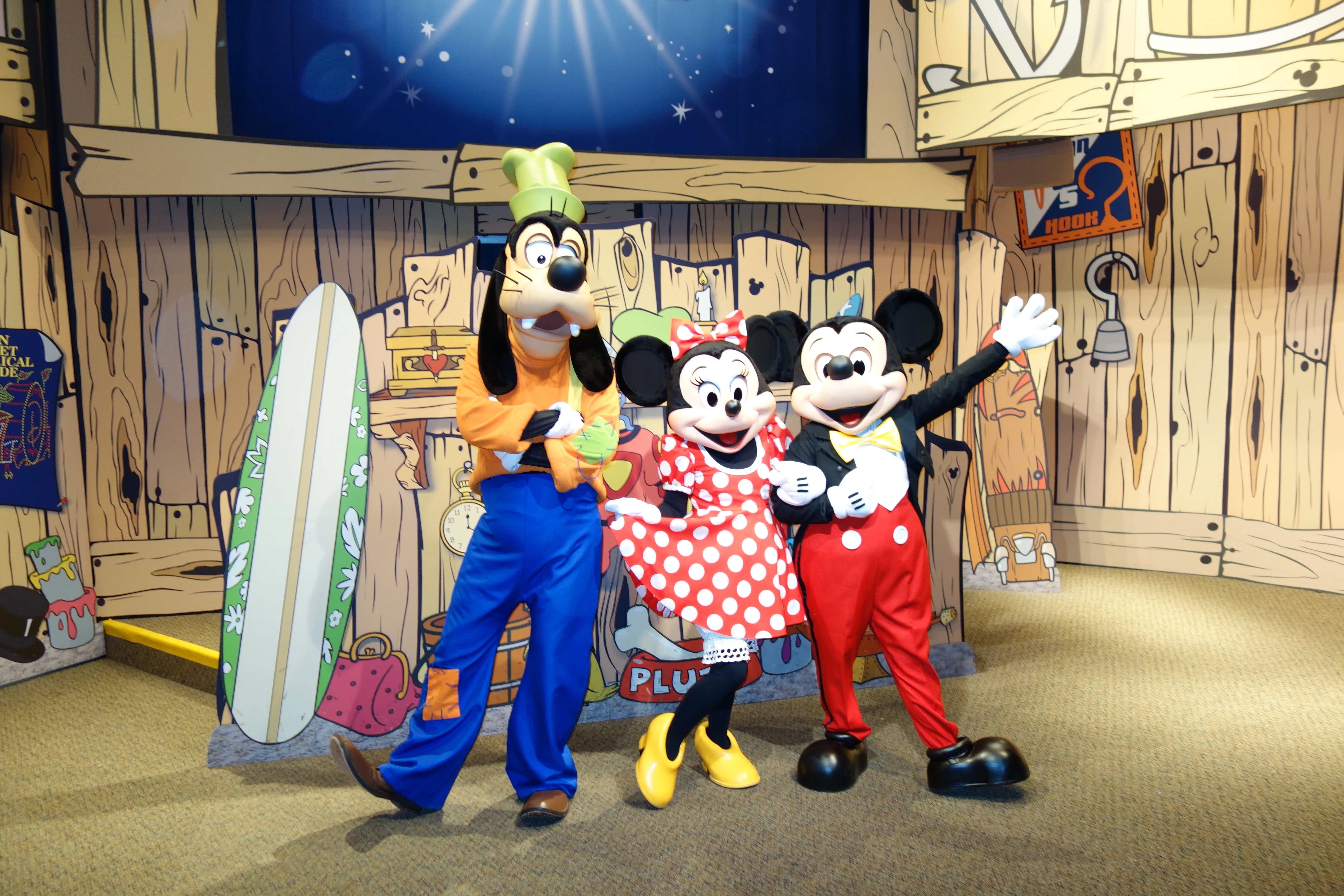 Epcot Visa Character Meet Mickey Minnie Goofy (4)