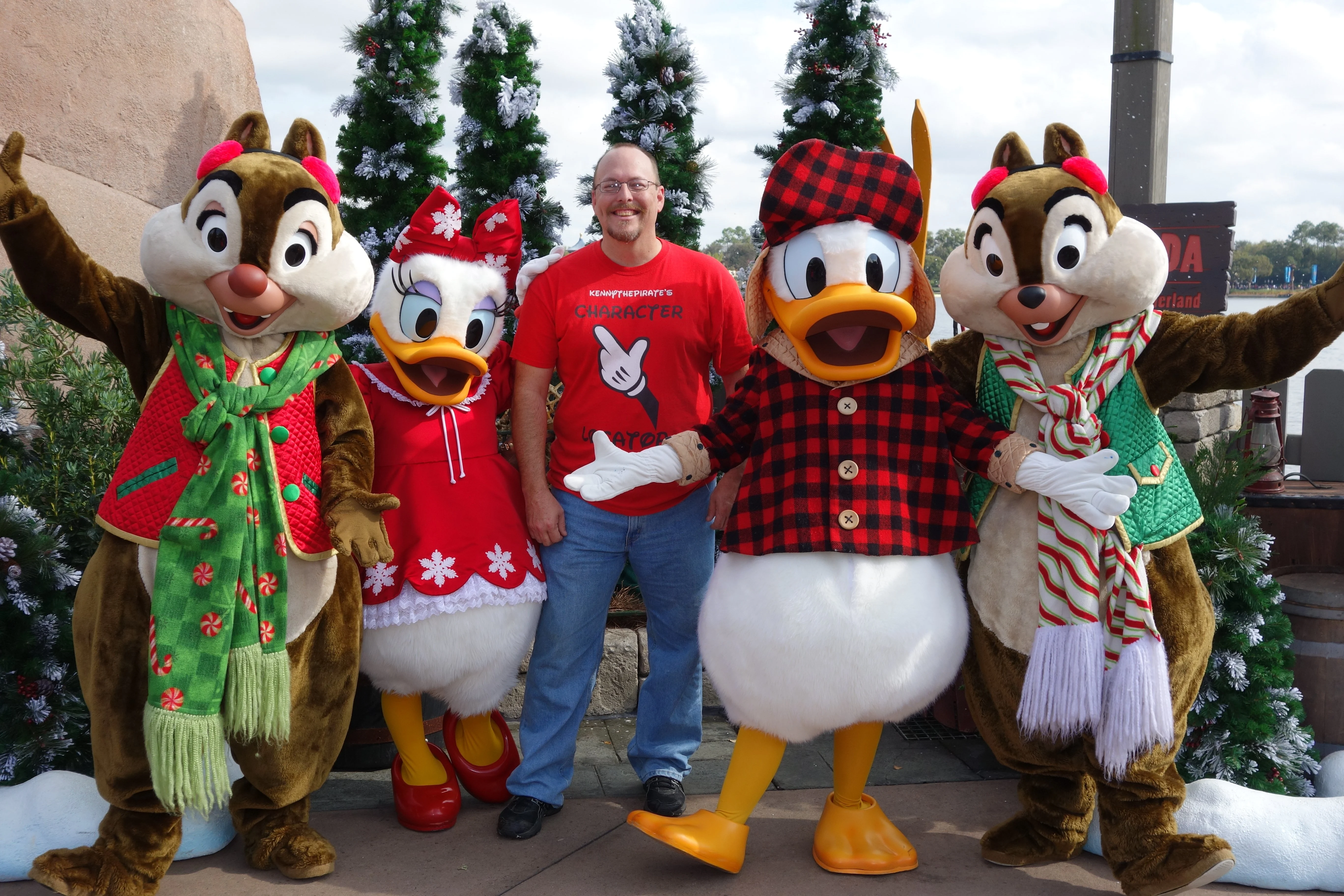 Winter Wonderland Chip Dale Daisy Donald (1)
