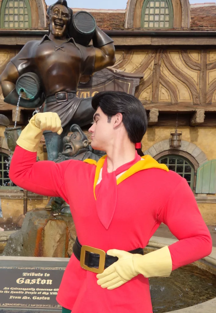 Someone needs to admire my muscles! Ok, fine, I'll do it myself. Did you know that it takes exactly 60 eggs per day to get this physique? Mere mortals can only slurp down 2 or 3 of those daily.