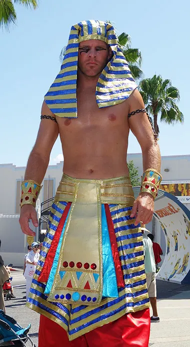 Mummy Guard character interaction at Universal Studios Florida