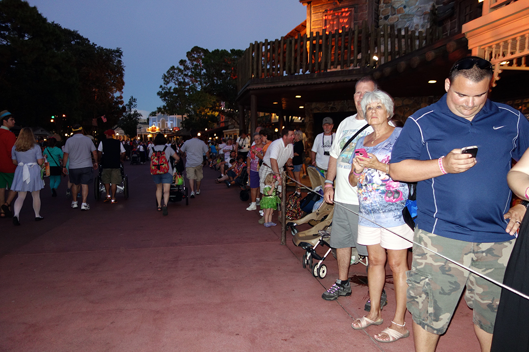 People lining up for the Boo to You parade at 7:52 PM in Frontierland. The parade begins over here, so it's a good location. Is that guy using my app???