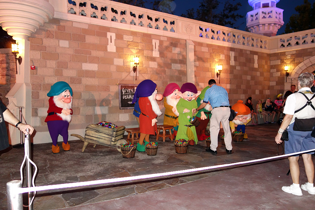 The 7 Dwarfs! Yes 7, not 6 or 8, but 7 of them...all together. The line was said to be in the 45 minute range most of the night, probably because people didn't follow my advice on Jack and Sally and they are still standing there at 8:01 PM