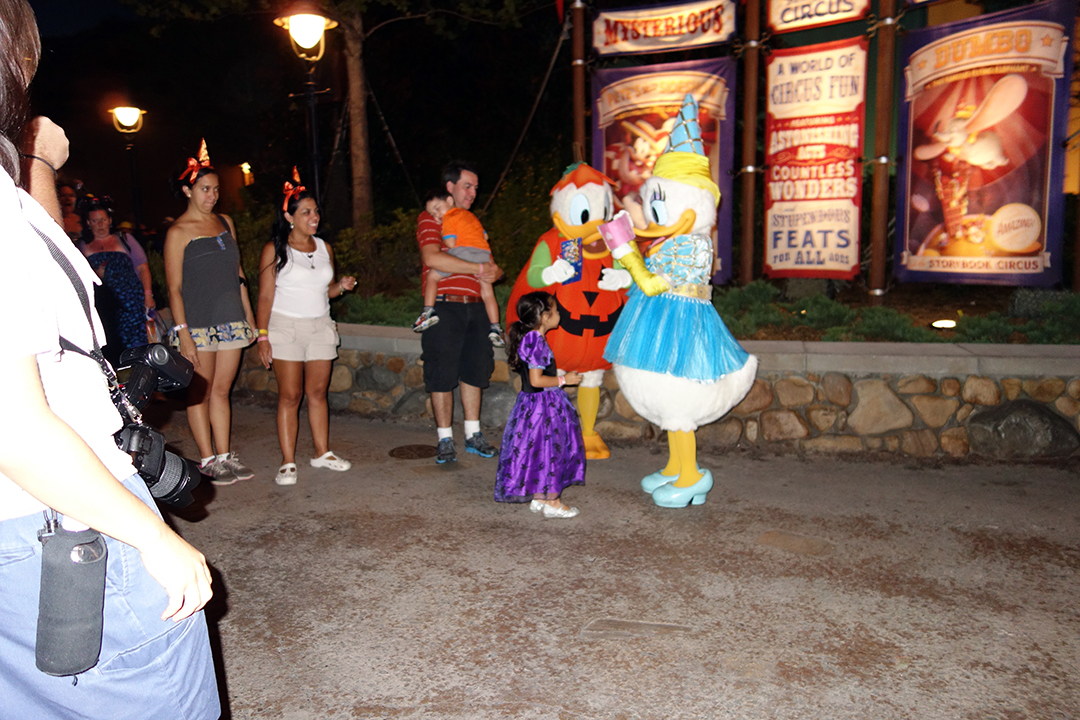 Donald was dressed as a Pumpkin (kewt) and Daisy is a Princess (passe). Entrance to Storybook Circus 8:13 PM