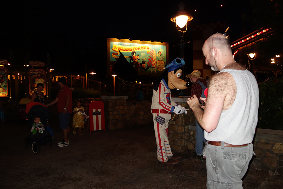 They have like 1371 Goofy costumes and the best they could do is put him out in his daytime costume. Meet him during the day and save your time for other characters!