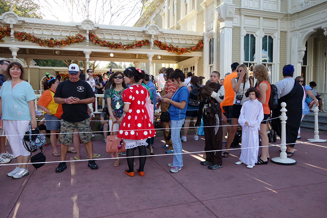 Line for Jack and Sally at 6:30 PM. Line up by 5:30 PM so you can use your actual 5 hour party time to meet other characters. This line was regularly 90 minutes+ They meet next to City Hall