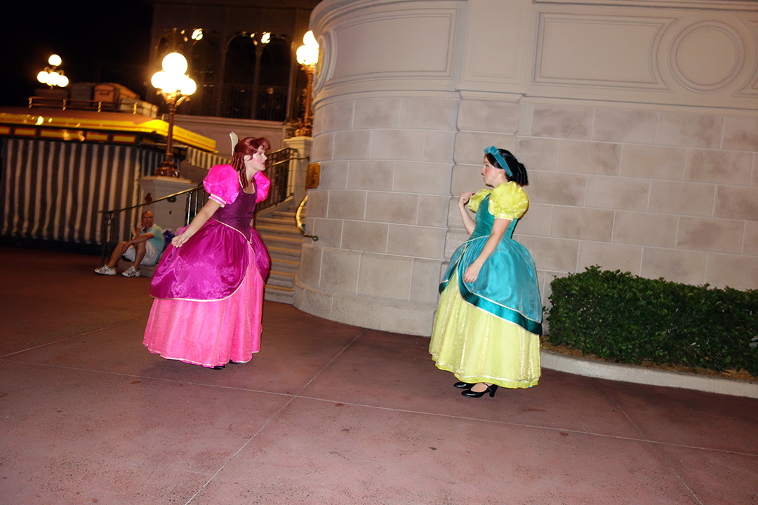 Anastasia and Drizella at 11:14 PM. They roamed between City Hall and Town Square Theater and the CM didn't want lines! NO LINES! LET'S MOVE! NO LINES!