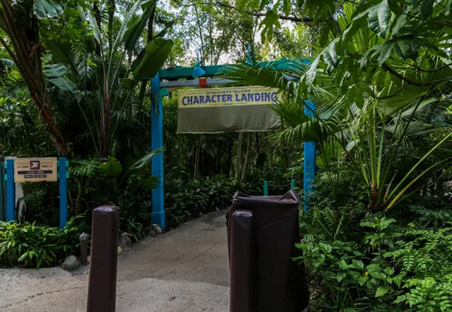 animal kingdom character landing fastpass