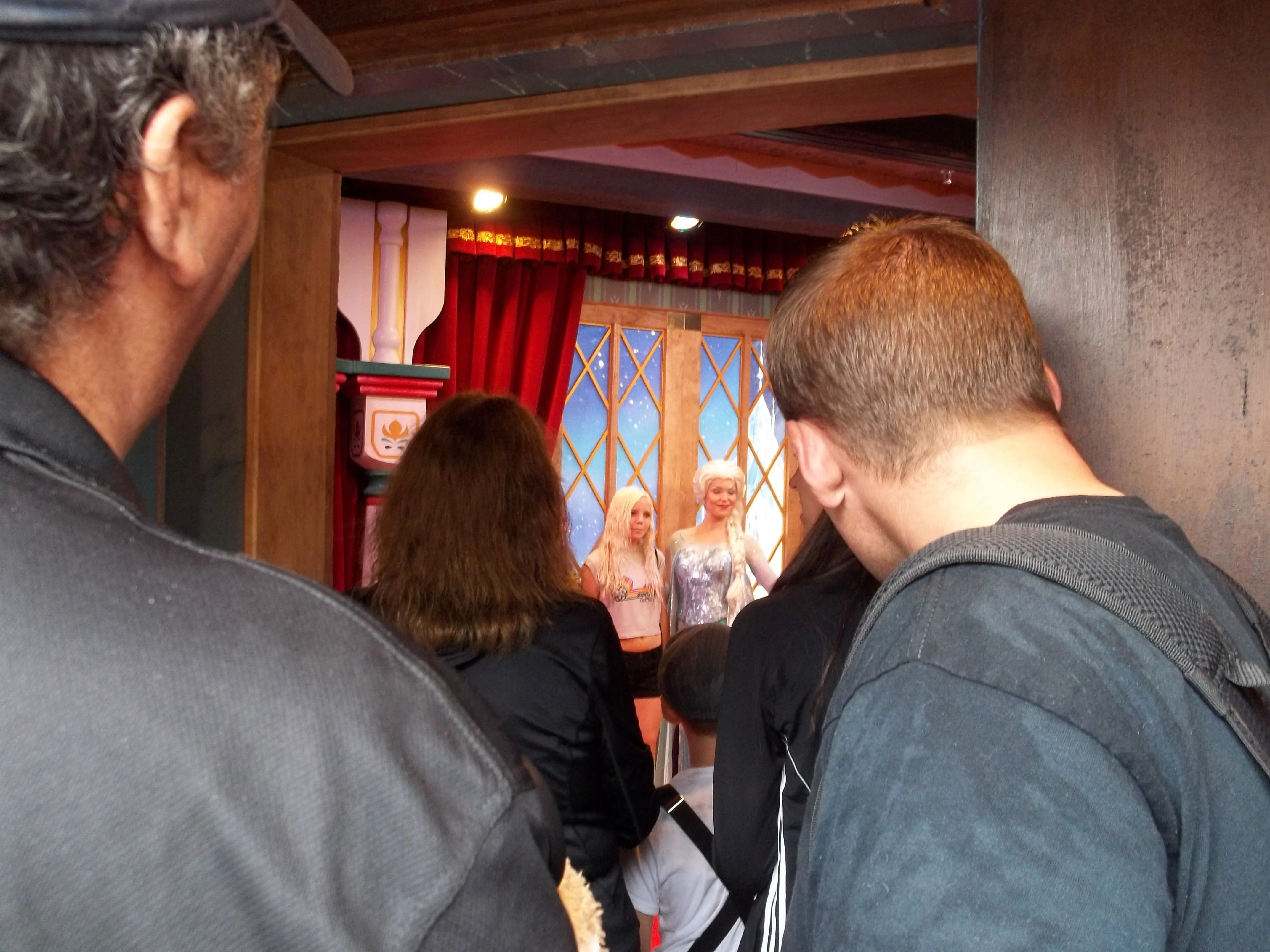 Anna and Elsa Frozen Meet in Epcot Norway