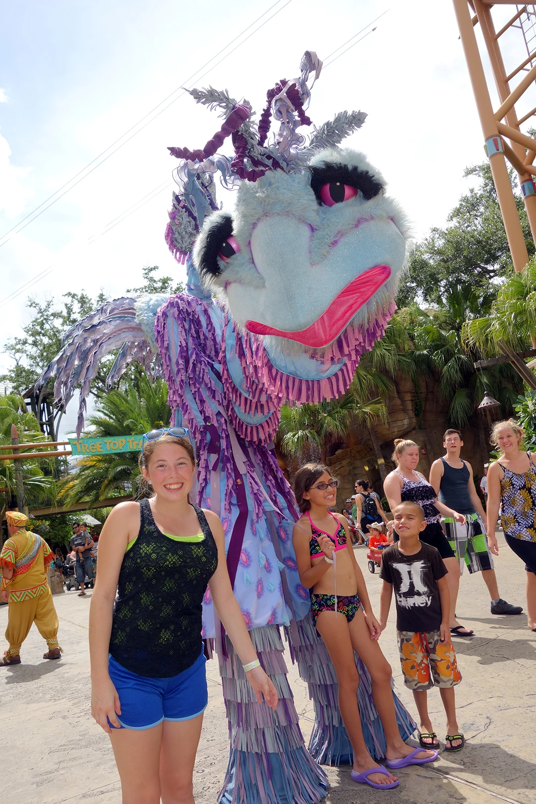 Busch Gardens Tampa Stiltwaker Character (5)