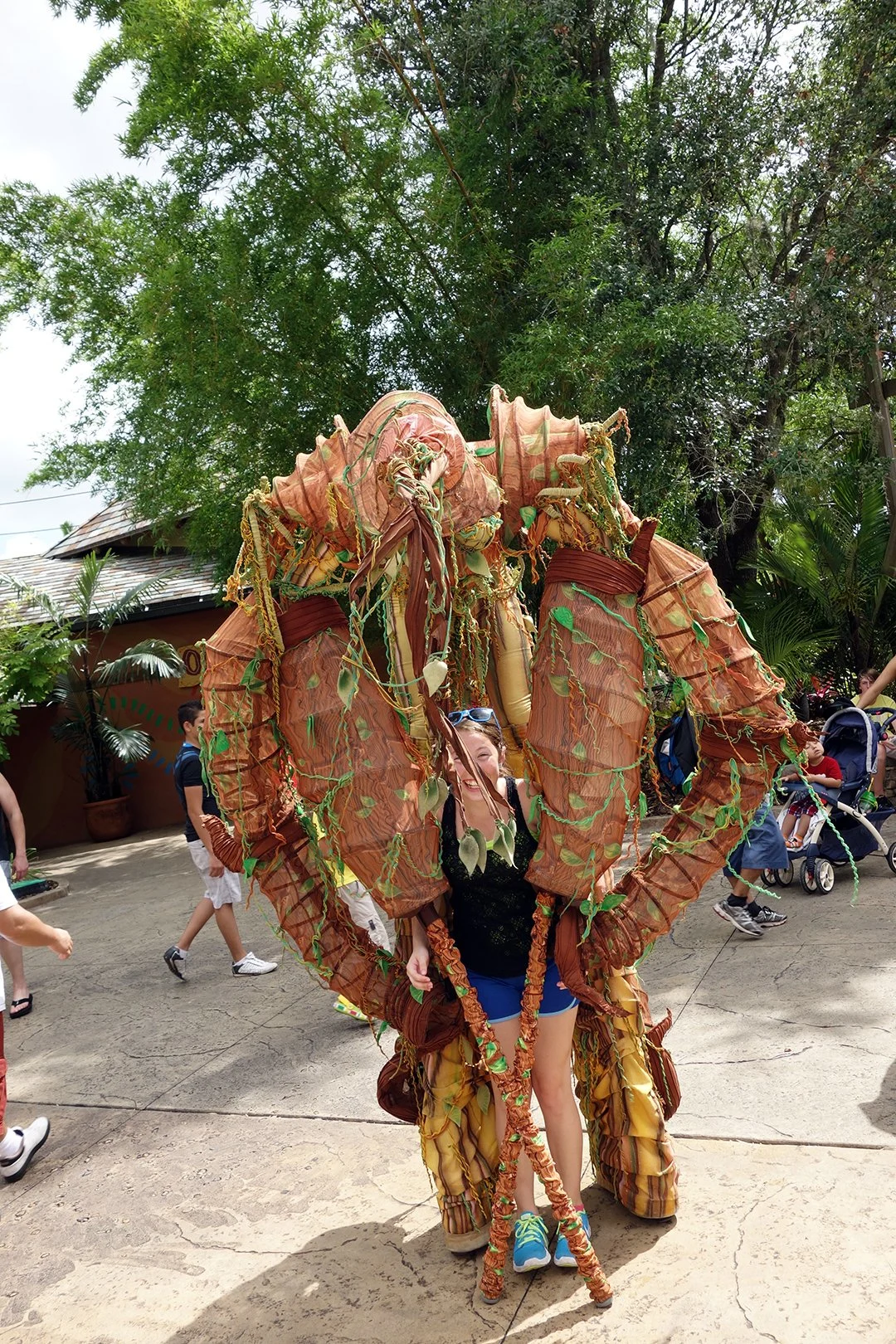 Busch Gardens Tampa Stiltwaker Character (6)