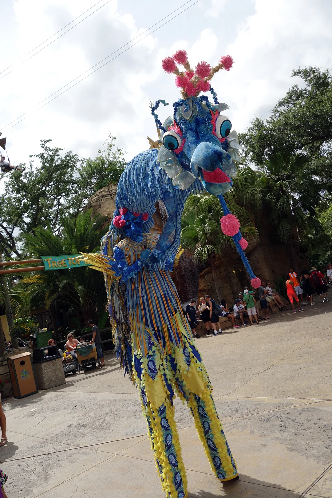 Busch Gardens Tampa Stiltwaker Character (8)