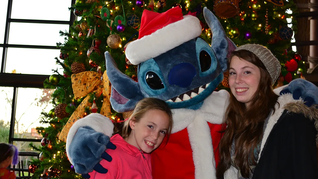 Santa Stitch Animal Kingdom Lodge Kidani Christmas Characters and Christmas Decor (27)