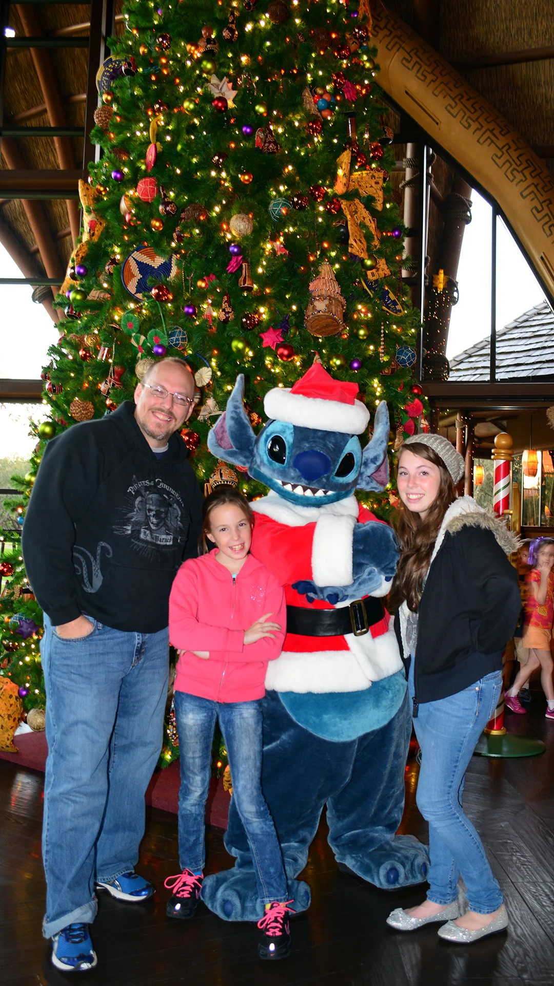 Santa Stitch Animal Kingdom Lodge Kidani Christmas Characters and Christmas Decor (28)