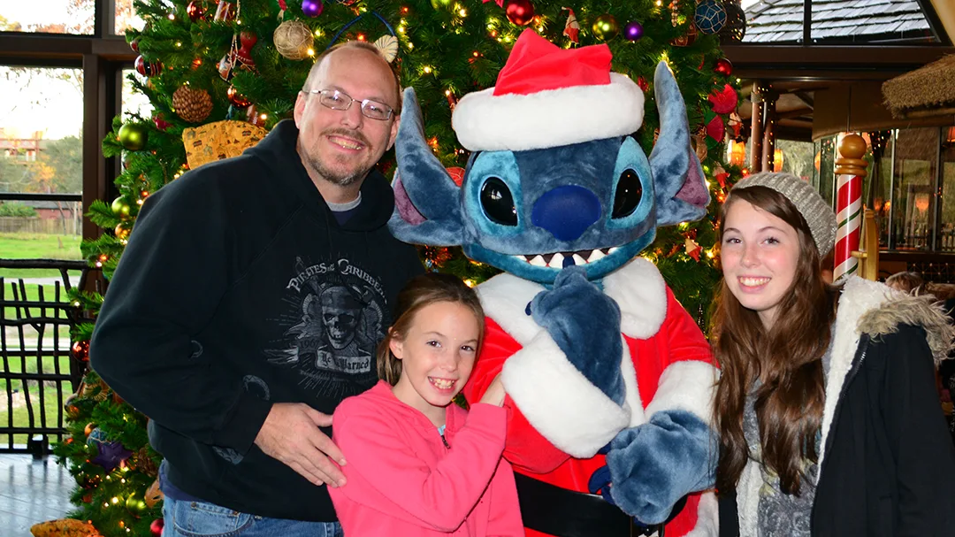 Santa Stitch Animal Kingdom Lodge Kidani Christmas Characters and Christmas Decor (29)