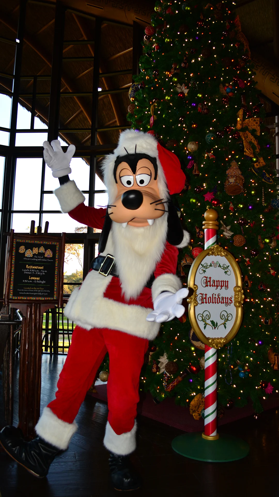 Santa Goofy Animal Kingdom Lodge Kidani Christmas Characters and Christmas Decor (5)