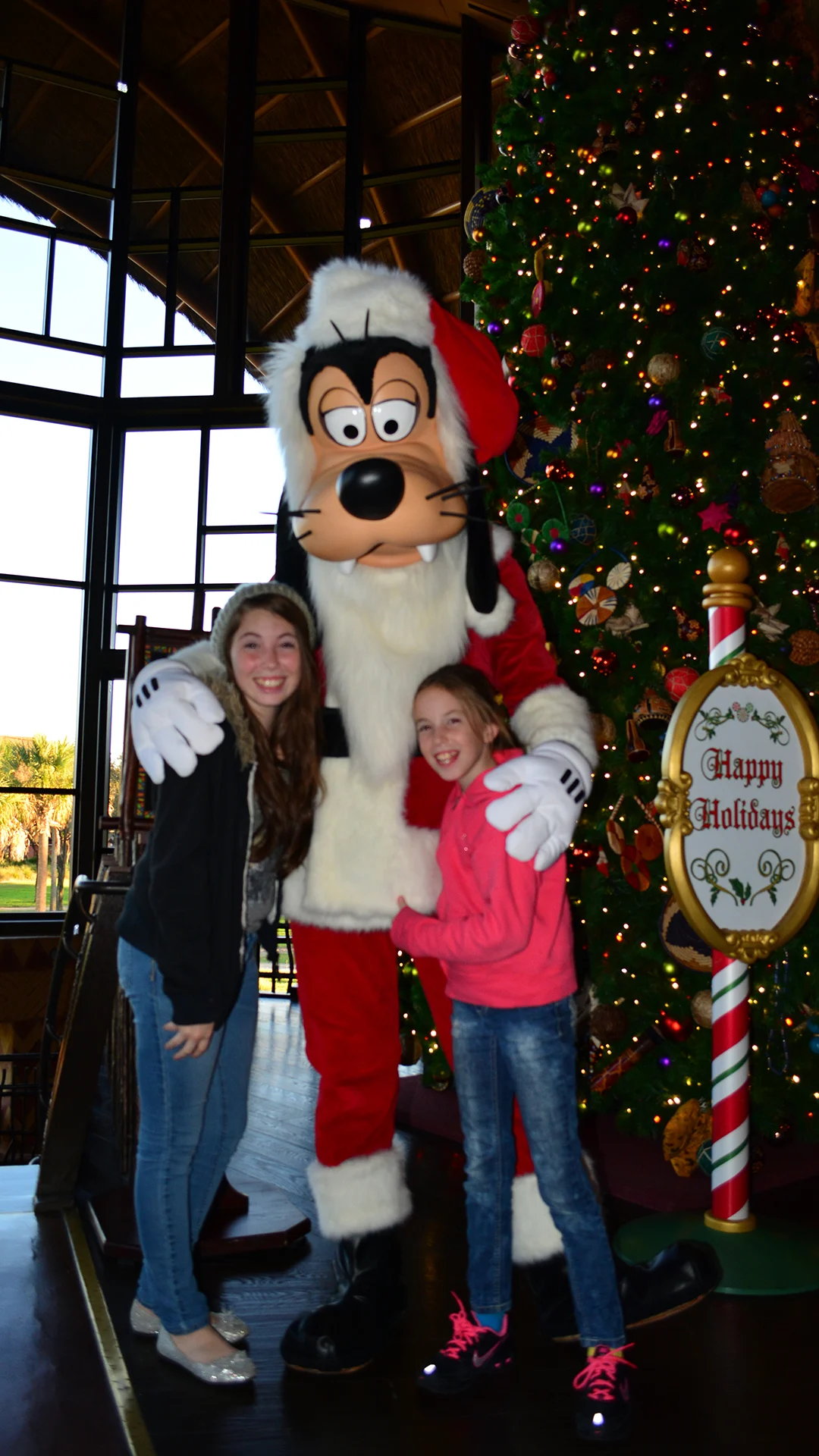 Santa Goofy Animal Kingdom Lodge Kidani Christmas Characters and Christmas Decor (6)