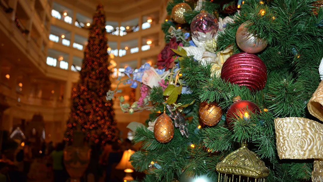 Walt Disney World Grand Floridian Christmas decor Christmas Characters Mickey and Minnie (10)