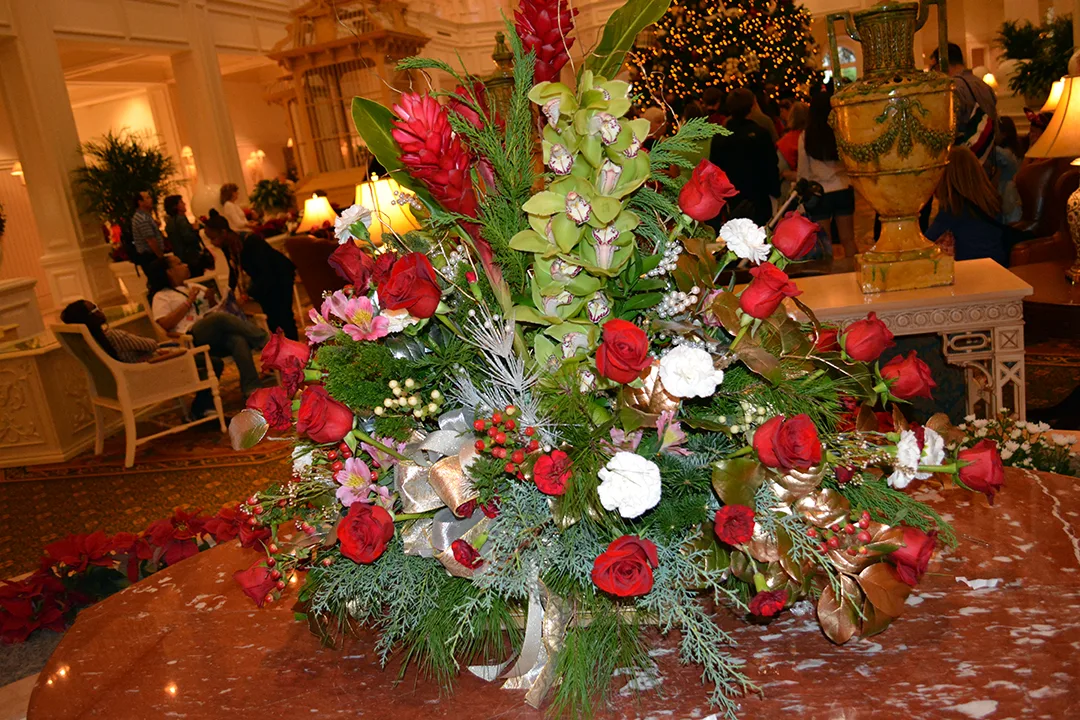 Walt Disney World Grand Floridian Christmas decor Christmas Characters Mickey and Minnie (11)