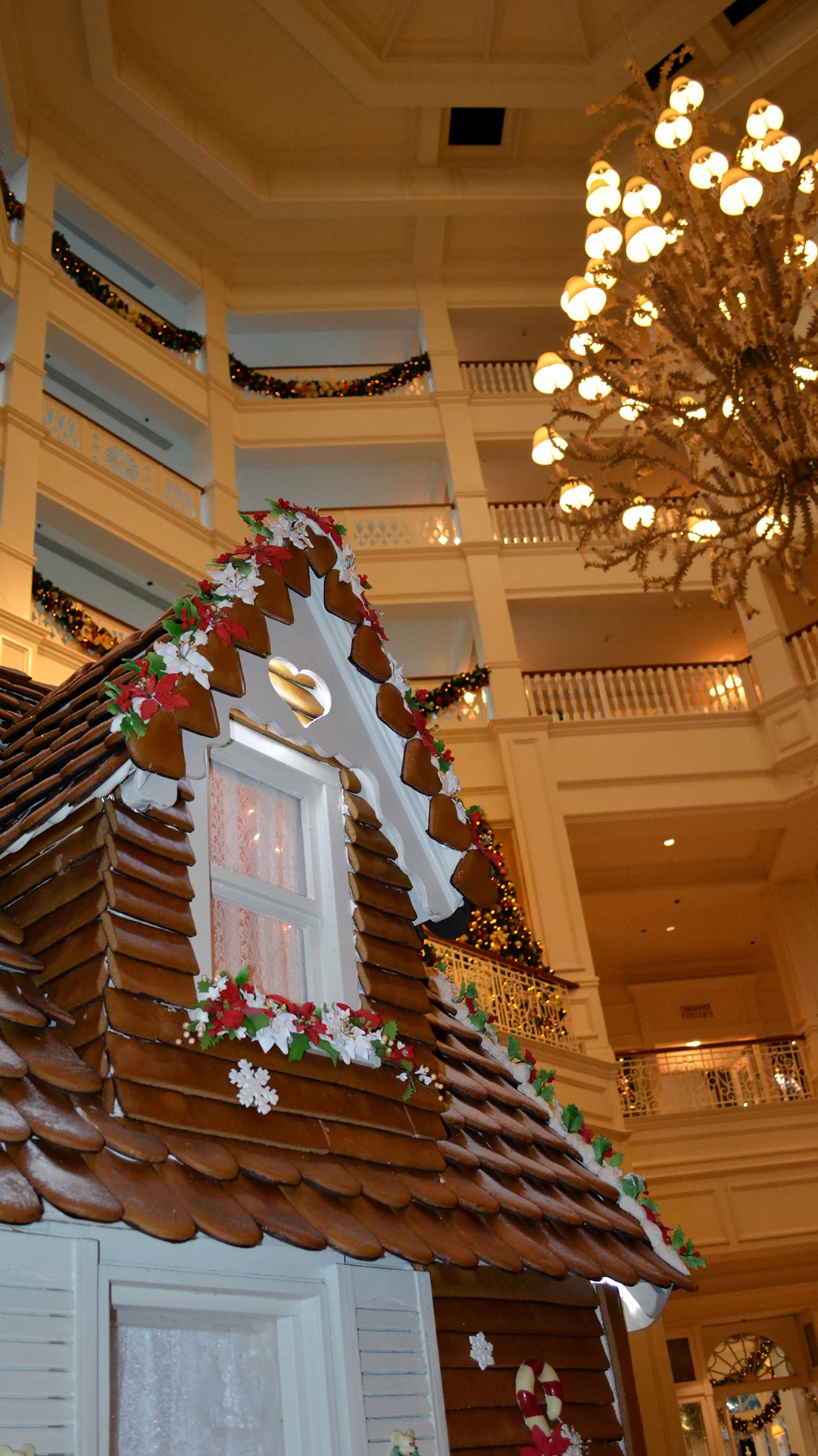 Walt Disney World Grand Floridian Christmas decor Christmas Characters Mickey and Minnie (20)