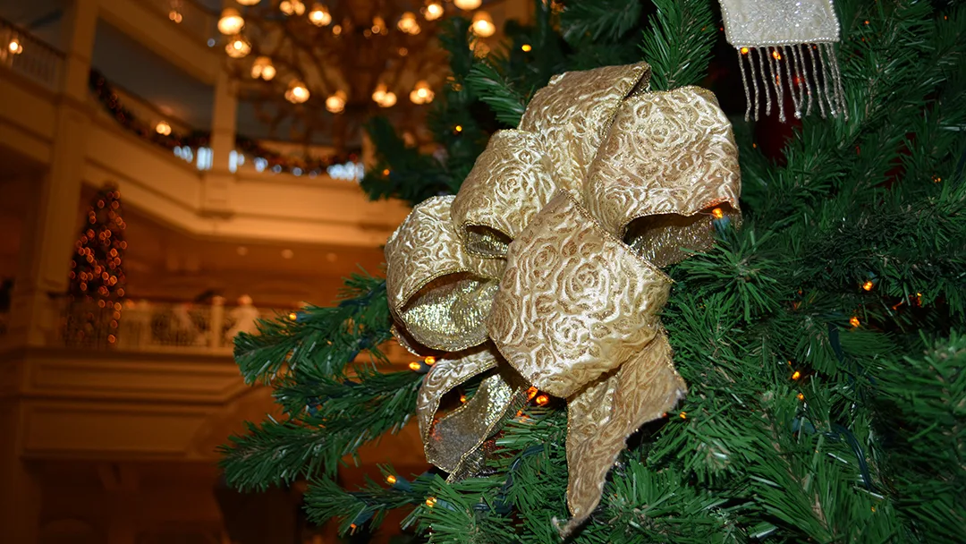 Walt Disney World Grand Floridian Christmas decor Christmas Characters Mickey and Minnie (29)