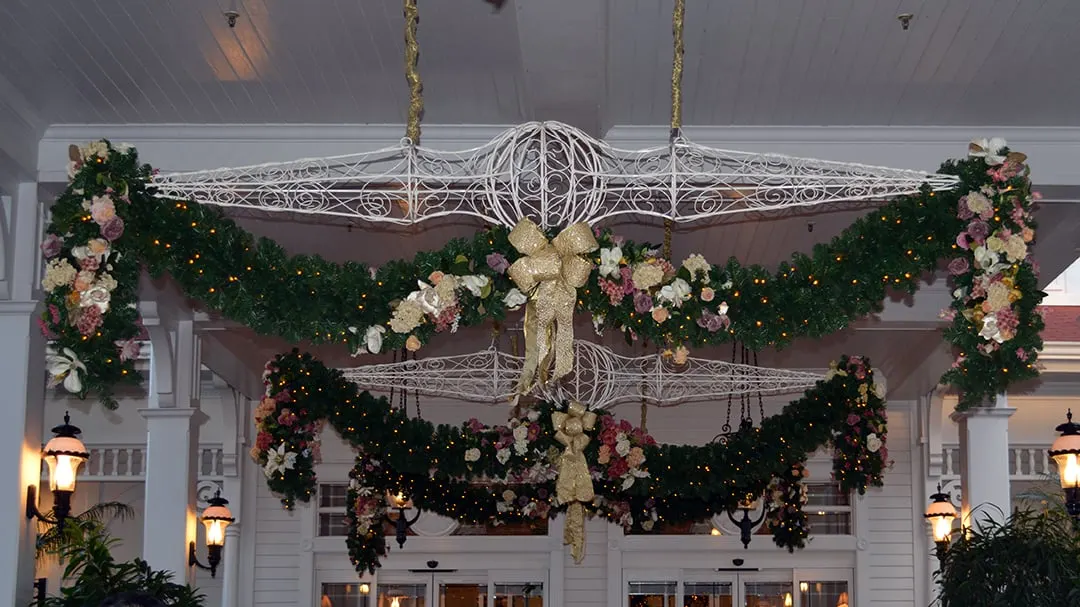 Walt Disney World Grand Floridian Christmas decor Christmas Characters Mickey and Minnie (4)
