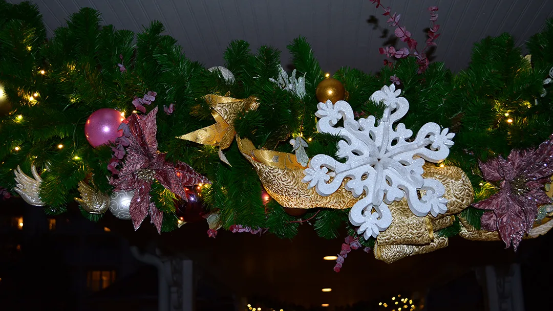 Walt Disney World Grand Floridian Christmas decor Christmas Characters Mickey and Minnie (59)
