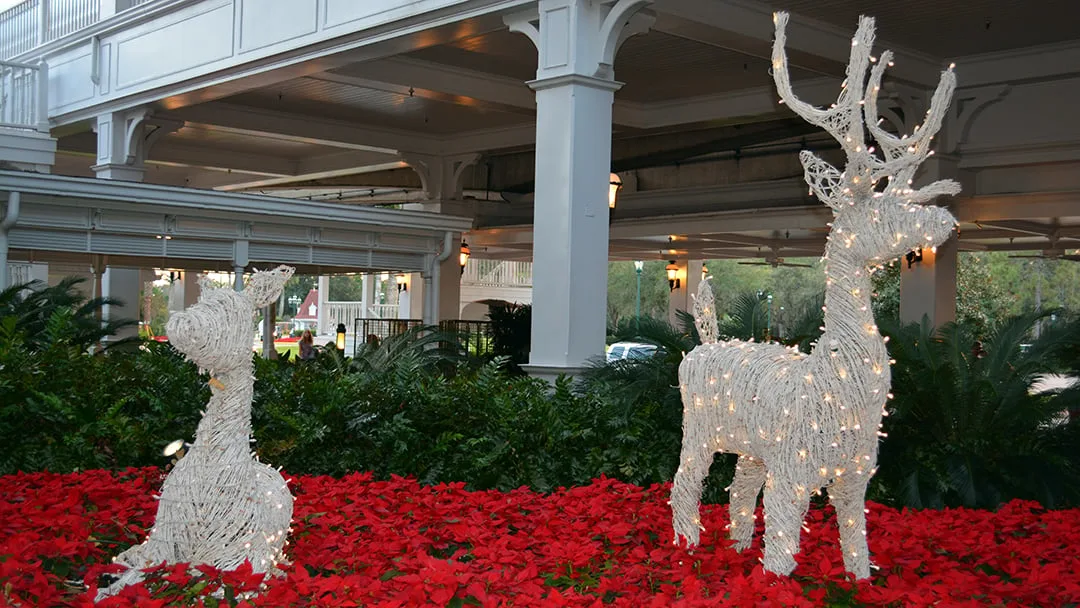 Walt Disney World Grand Floridian Christmas decor Christmas Characters Mickey and Minnie (6)