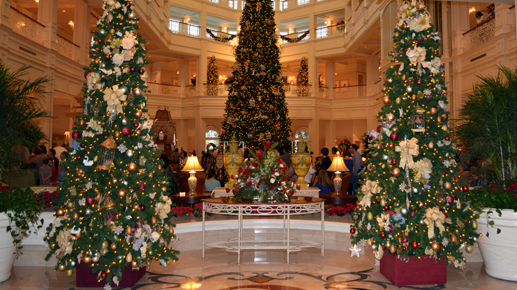 Grand Floridian Resort Christmas Characters Mickey and Minnie and ...