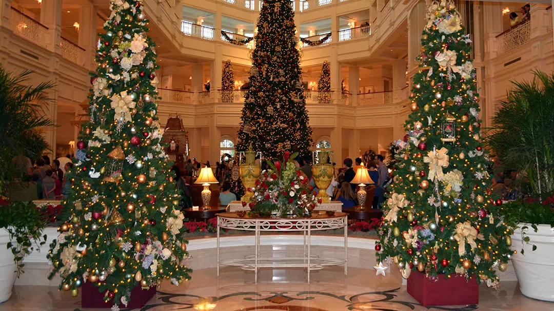 Walt Disney World Grand Floridian Christmas decor Christmas Characters Mickey and Minnie (7)