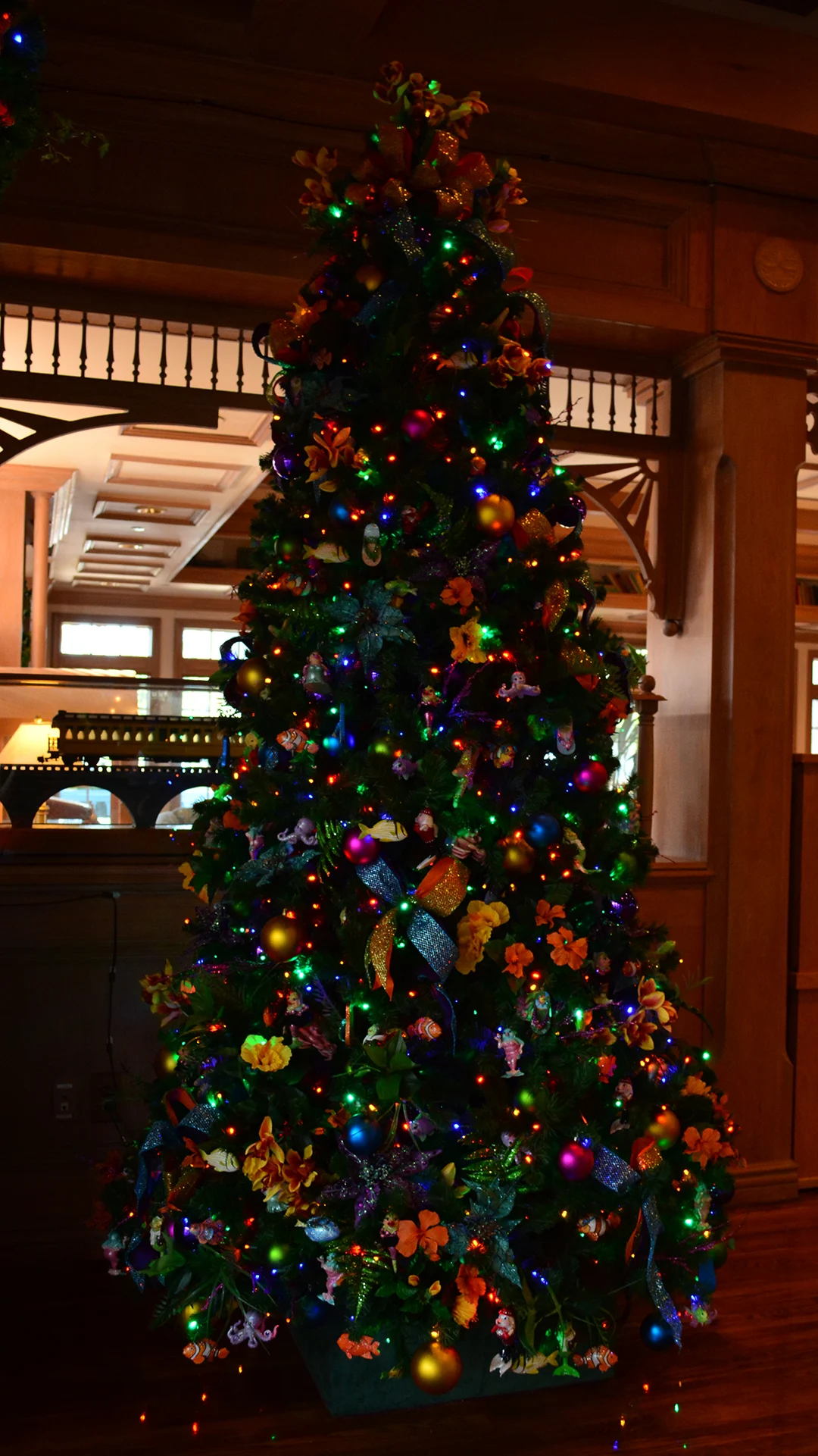 Walt Disney World Old Key West Resort Christmas Characters Santa Goofy Christmas Decor (28)