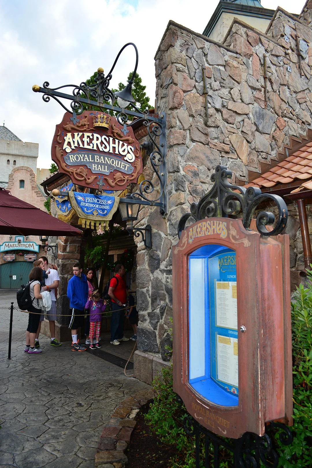 Walt Disney World Epcot Akershus Royal Dining Princess Character Meal (1)