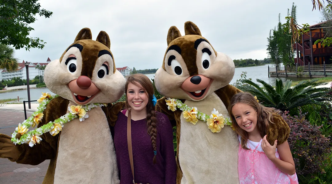 Easter Polynesian Resort character meet and greets Chip n Dale