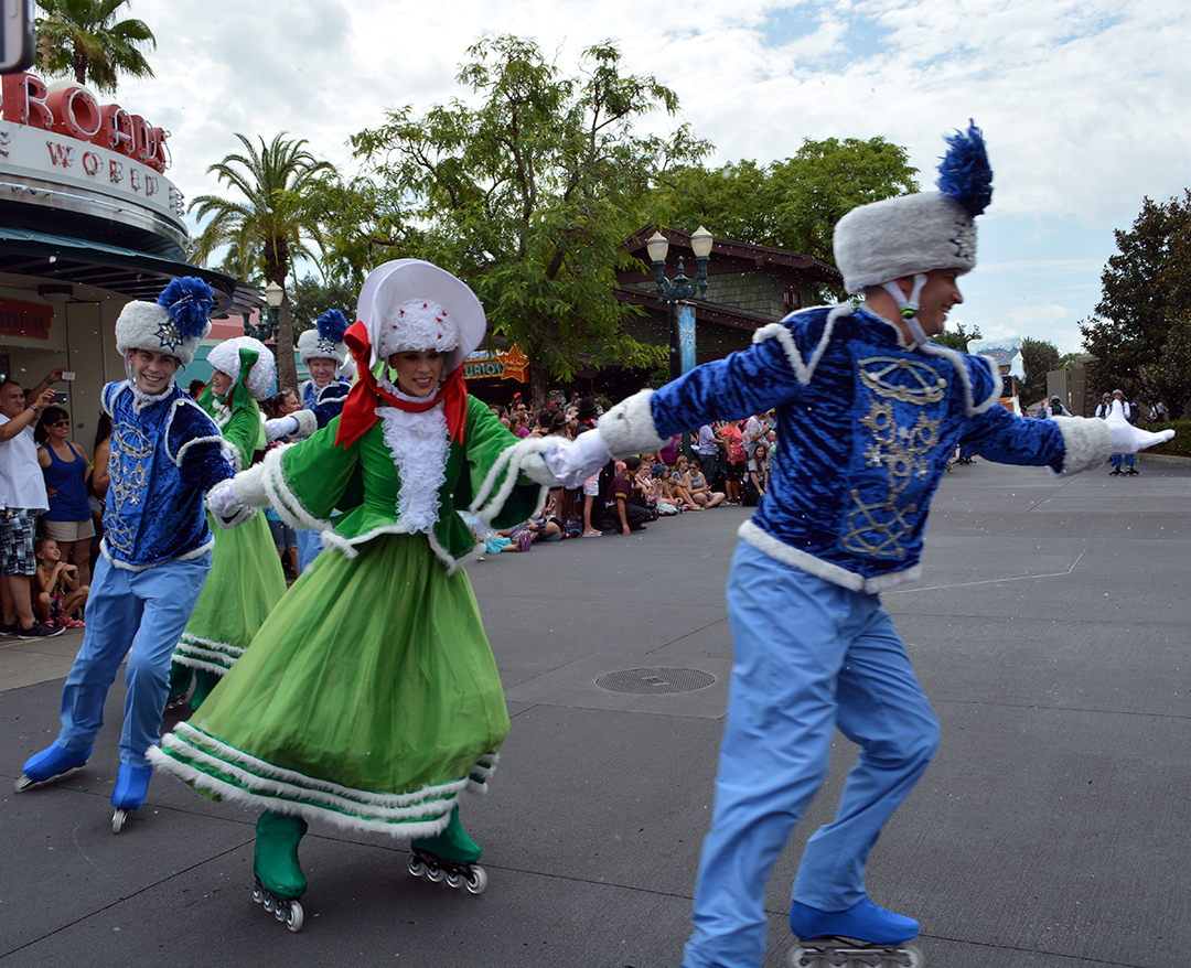 Anna and Elsa’s Royal Welcome Parade featuring Kristoff at Hollwood ...