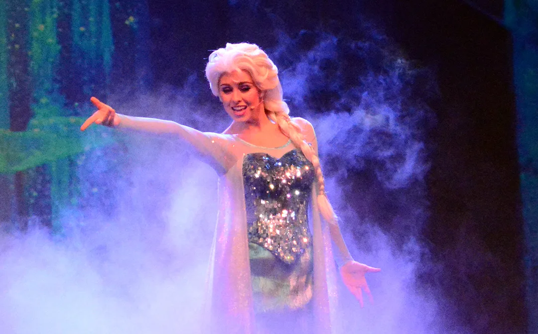 Frozen Summer of Fun Live Sing-a-Long featuring Anna Elsa and Kristoff 