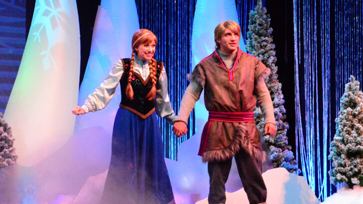 Frozen Summer of Fun Live Sing-a-Long featuring Anna Elsa and Kristoff