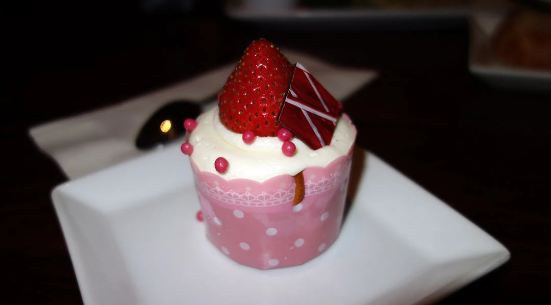 Be Our Guest Restaurant cupcake